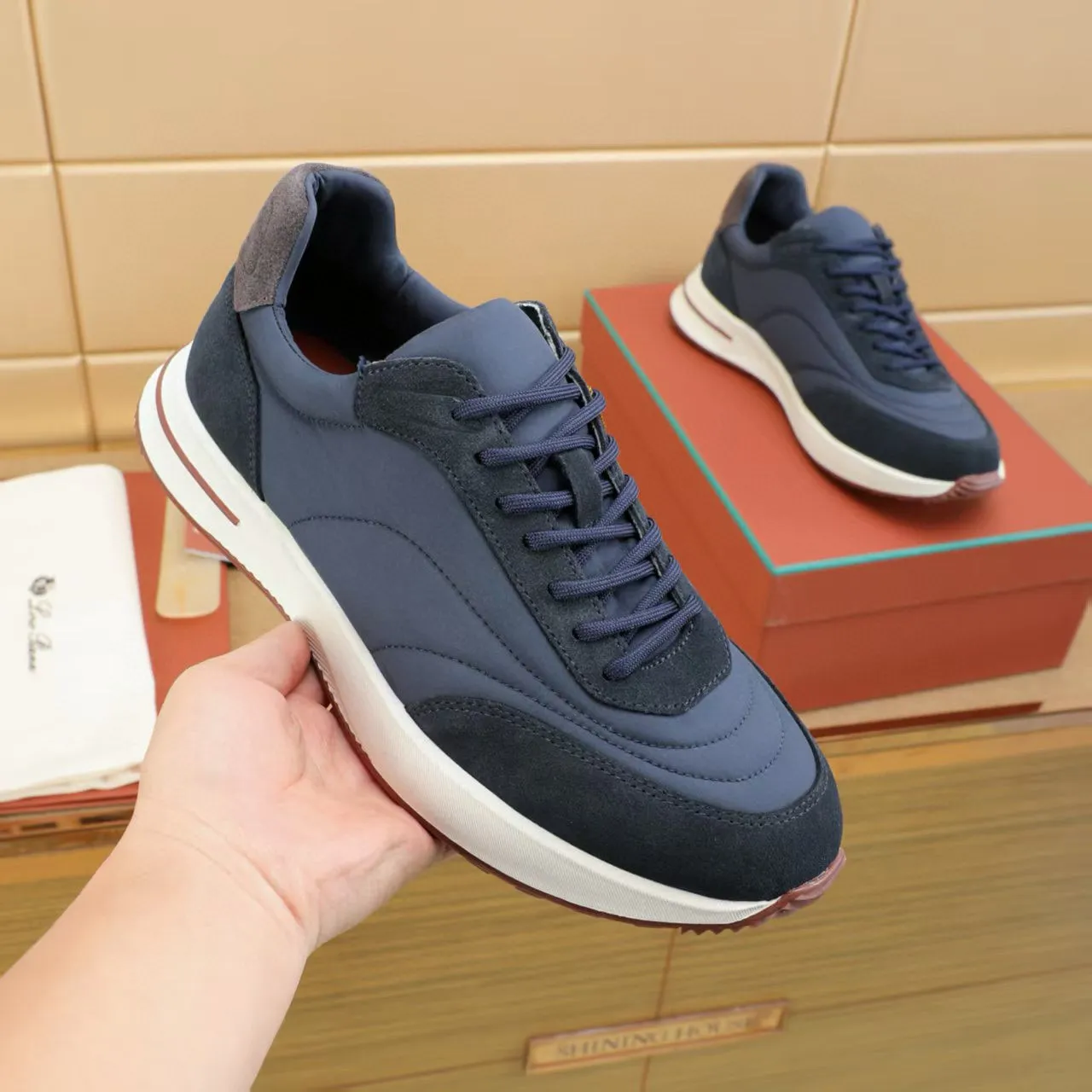 Factory price: 460💰Loro Piana niche classic jogging shoes, men's lace-up casual shoes and sneakers, high-quality lightweight and comfortable fabrics, suitable for outdoor leisure, the color scheme is young and energetic, and it looks great with sportswear or casual suits! Size: 38-44 (45. Customized)
